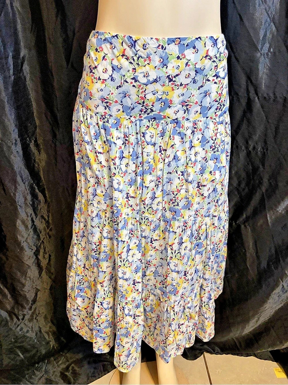 Chaps Floral Midi Skirt in Blue & White Size Medium